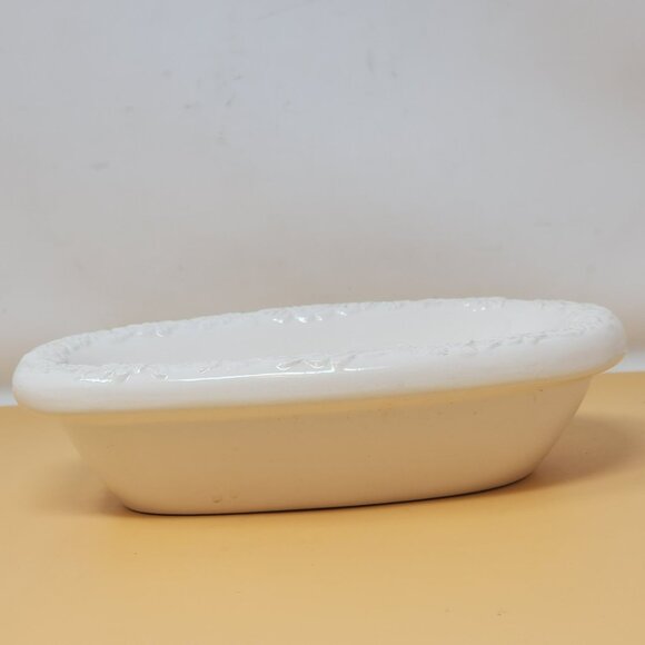 Set Of 2 White Ceramic Floral Soap Dishes With Embossed Design Bathroom Decor - Picture 8 of 15